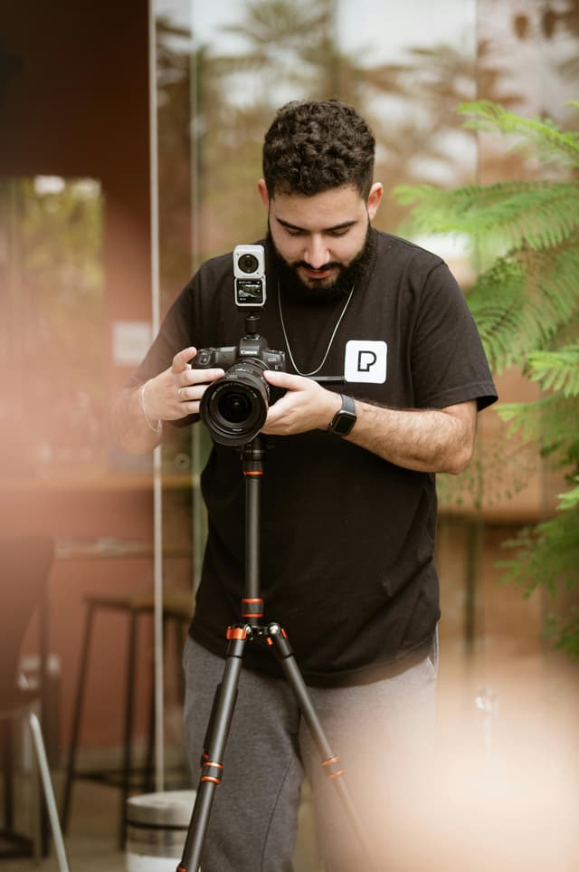 Când viața digitală ucide pasiunea reală – semnele