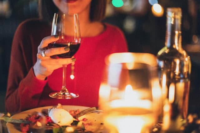 Orgasmul feminin: ghid sincer pentru plăcere fără presiune