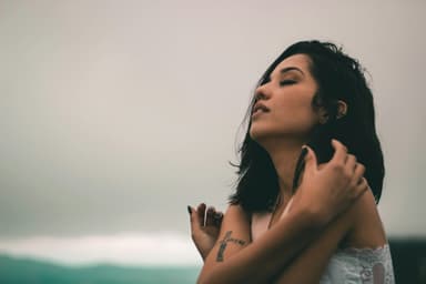Cine controlează libertatea erotică – instituții sau mentalități?