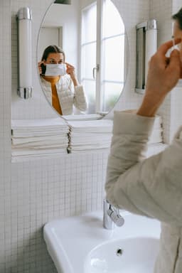 când ești tu în oglindă – reflexie, nu mască
