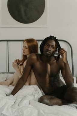 Fantezia sexuală cu altcineva – este normală, dacă e sinceră?