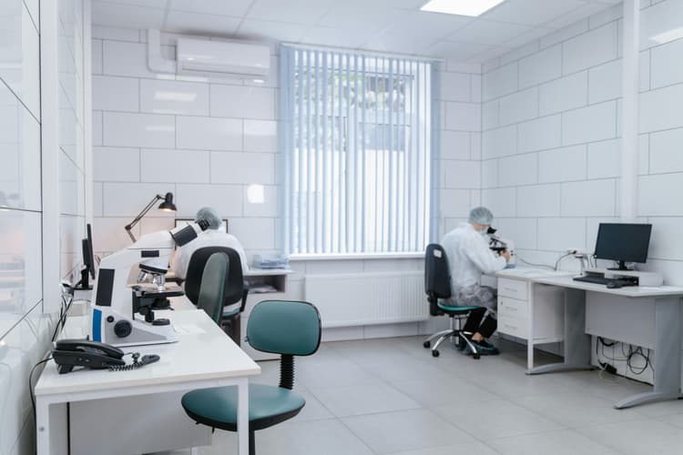 Educație sexuală oficială vs realitatea de cabinet medical
